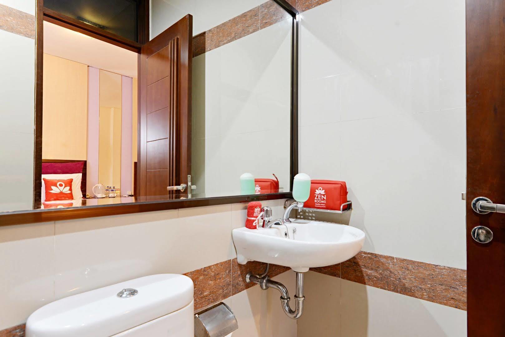 Zen Rooms Riau Natuna Bandung Exterior photo