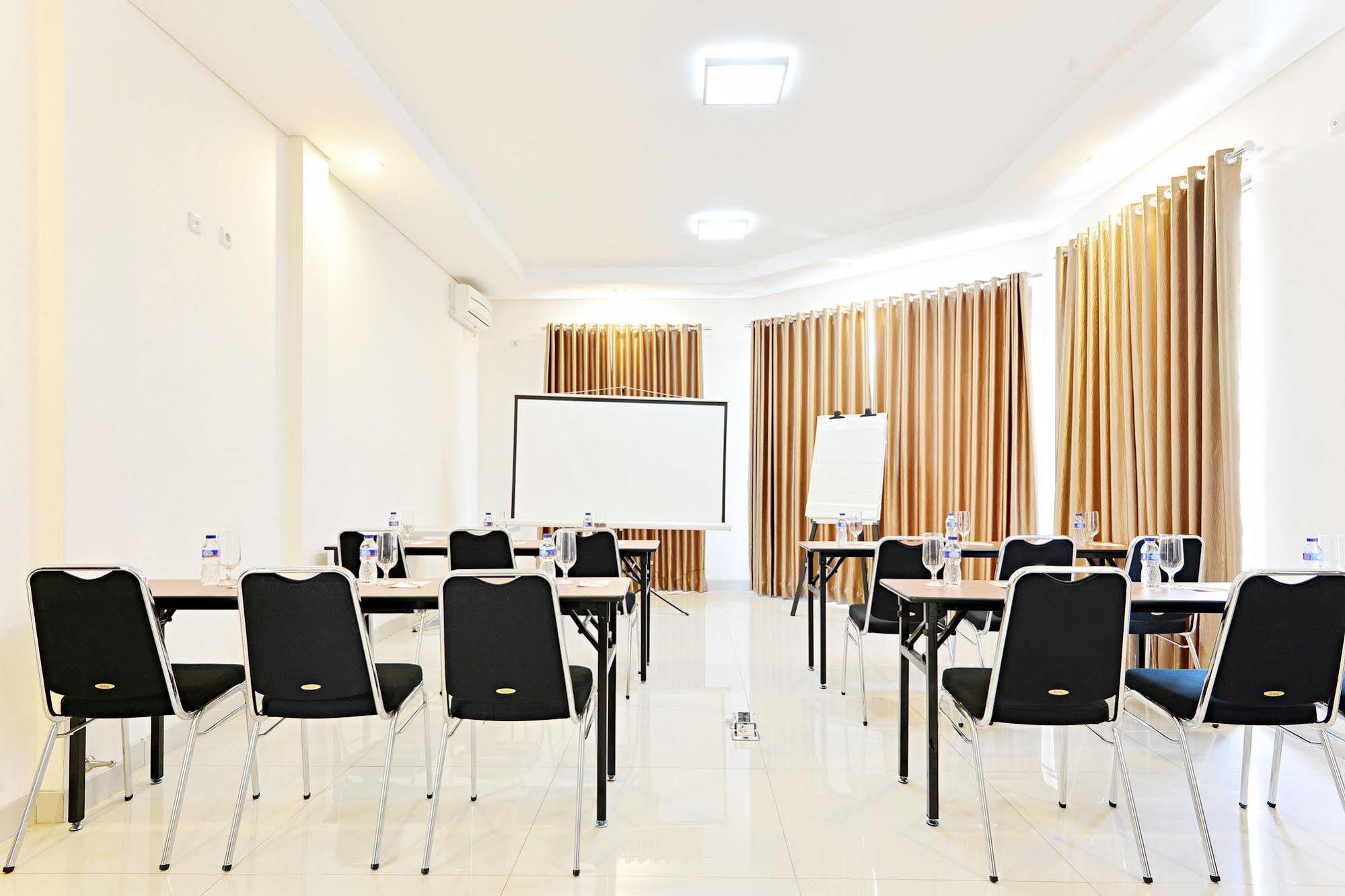 Zen Rooms Riau Natuna Bandung Exterior photo