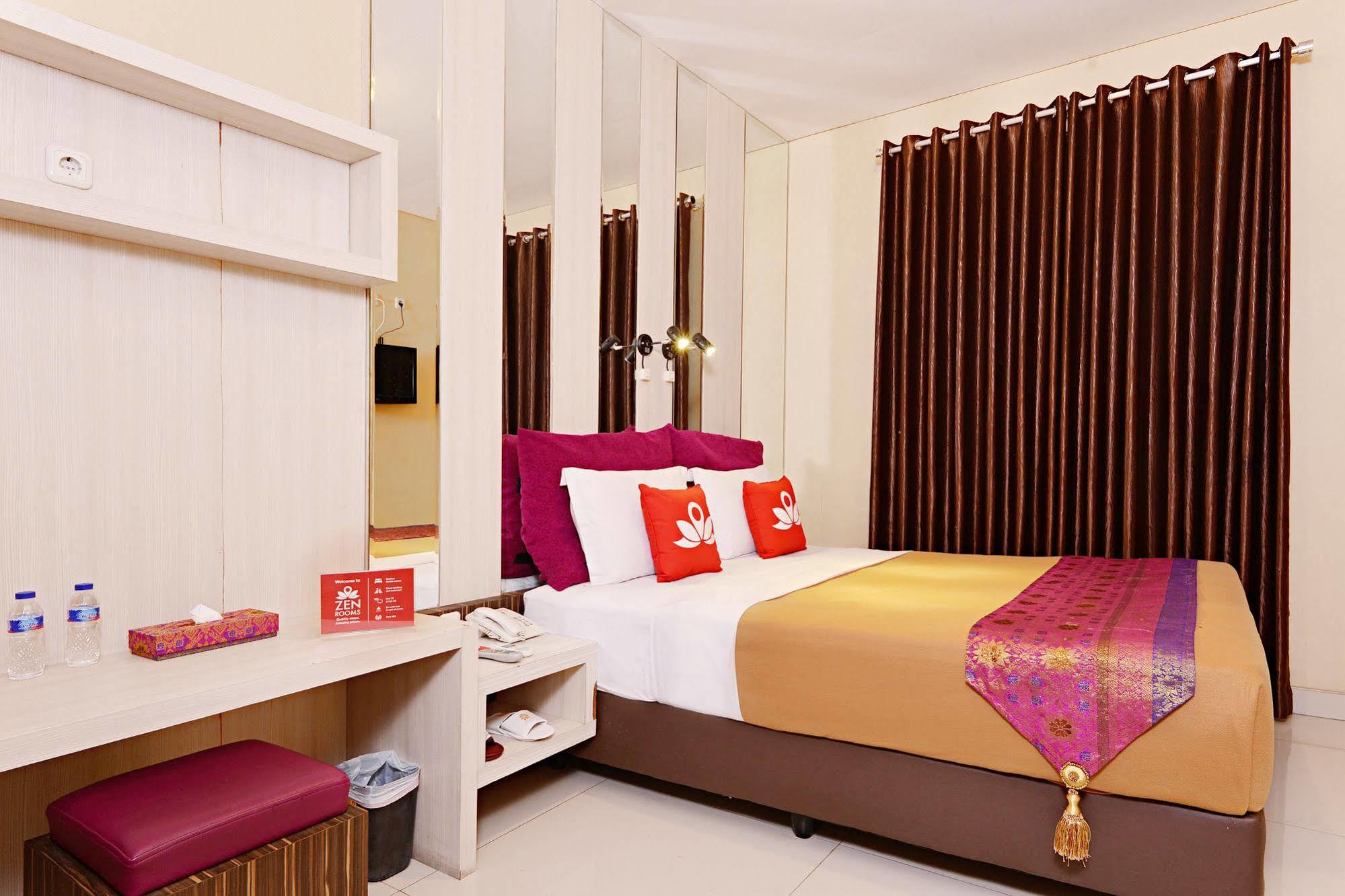 Zen Rooms Riau Natuna Bandung Exterior photo